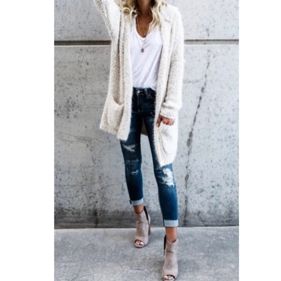 ✨LAST ONE✨Best fitting distressed jeans - Picture 3 of 8